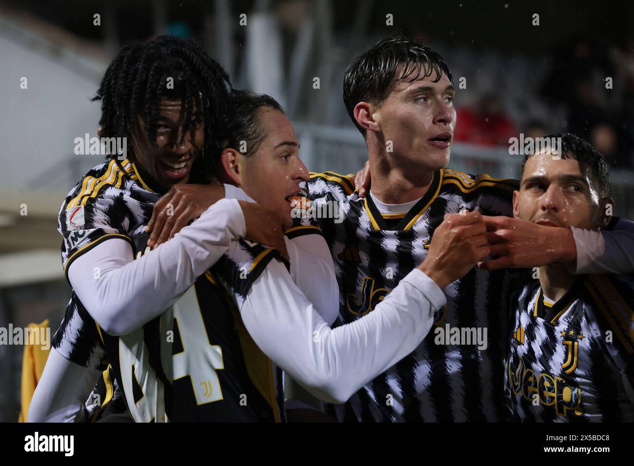 Turin, Italien. Mai 2024. Nikola Sekulov von Juventus feiert mit seinen Teamkollegen, nachdem er nur für seine Bemühungen, nach einem VAR-Check während des Play-Off-Spiels der Serie C im Stadio Giuseppe Moccagatta - Alessandria, Turin, verwehrt wurde. Der Bildnachweis sollte lauten: Jonathan Moscrop/Sportimage Credit: Sportimage Ltd/Alamy Live News Stockfoto