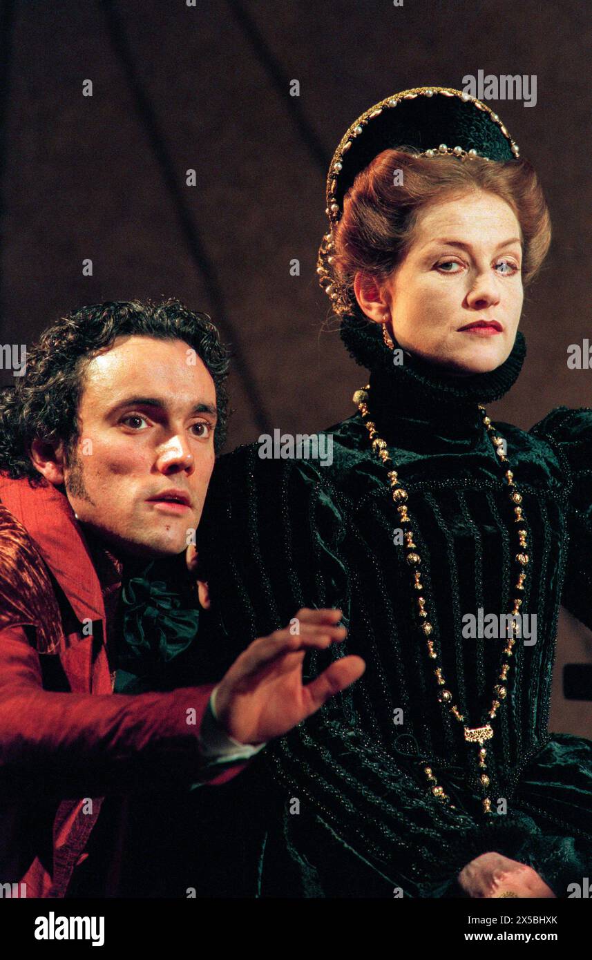 Ben Miles (Mortimer), Isabelle Huppert (Mary Stuart) in MARY STUART von Friedrich Schiller am Lyttelton Theatre, National Theatre (NT), London SE1 21/03/1996 Übersetzung: Jeremy Sams Design: William Dudley Beleuchtung: David Hersey Fights: William Hobbs Bewegung: Jane Gibson Regisseur: Howard Davies Stockfoto
