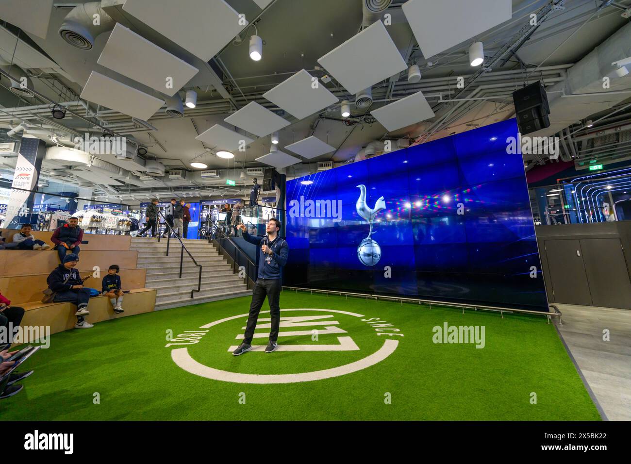 Tottenham Hotspur Football Club Stadion - Stadionführung Begrüßungsbereich Stockfoto