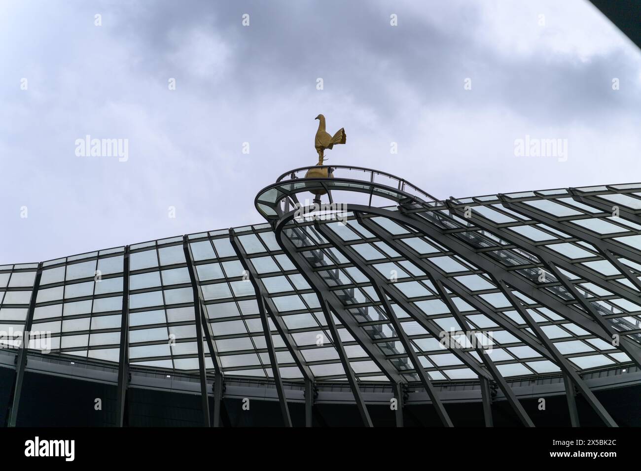 Tottenham Hotspur Football Club Stadium - Die Dare Skywalk Attraktion Mit Dem Tottenham Cockerel Stockfoto