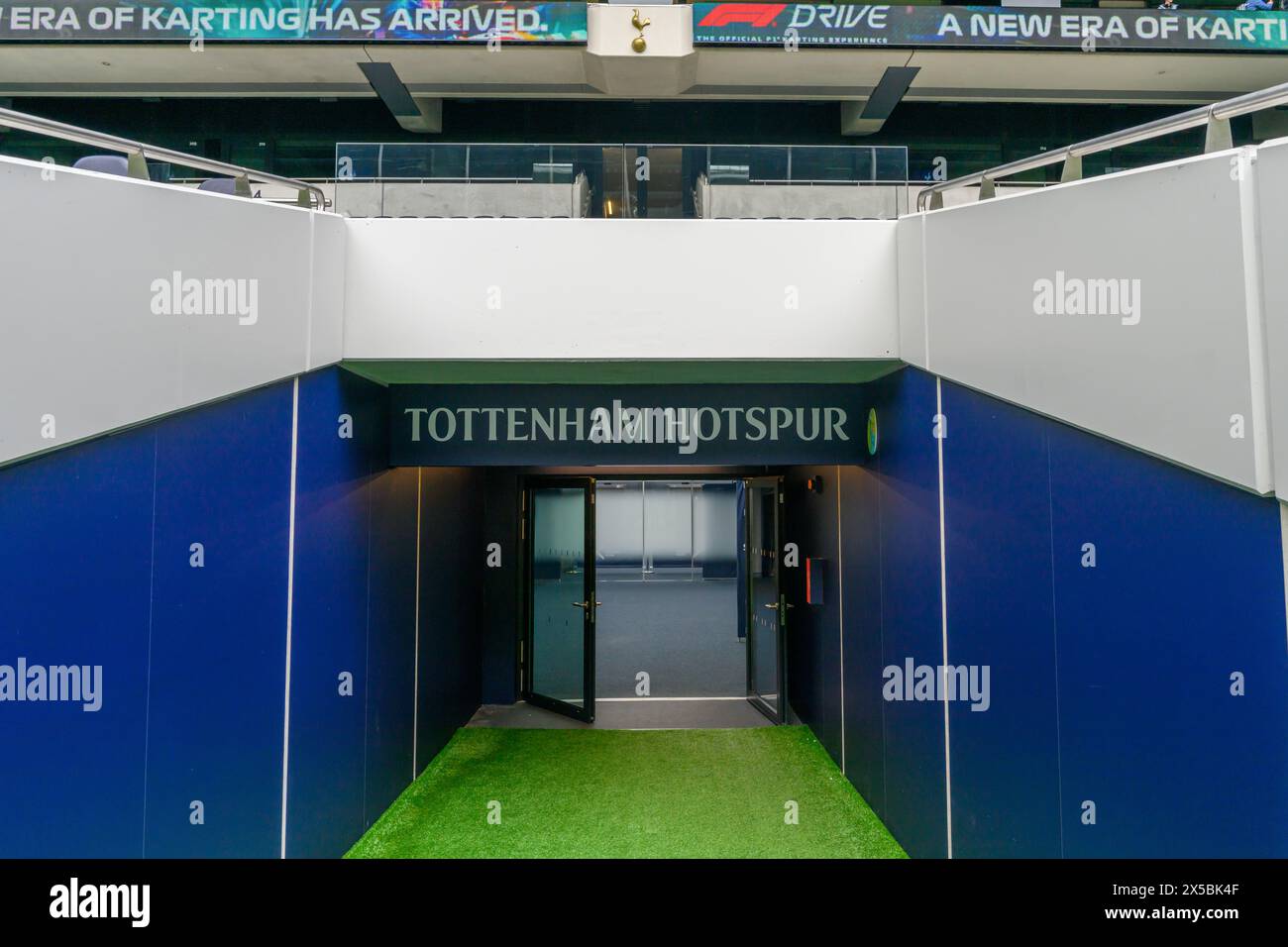 Tottenham Hotspur Football Club Stadium - Eingang Zum Players Tunnel Vom Spielplatz Stockfoto