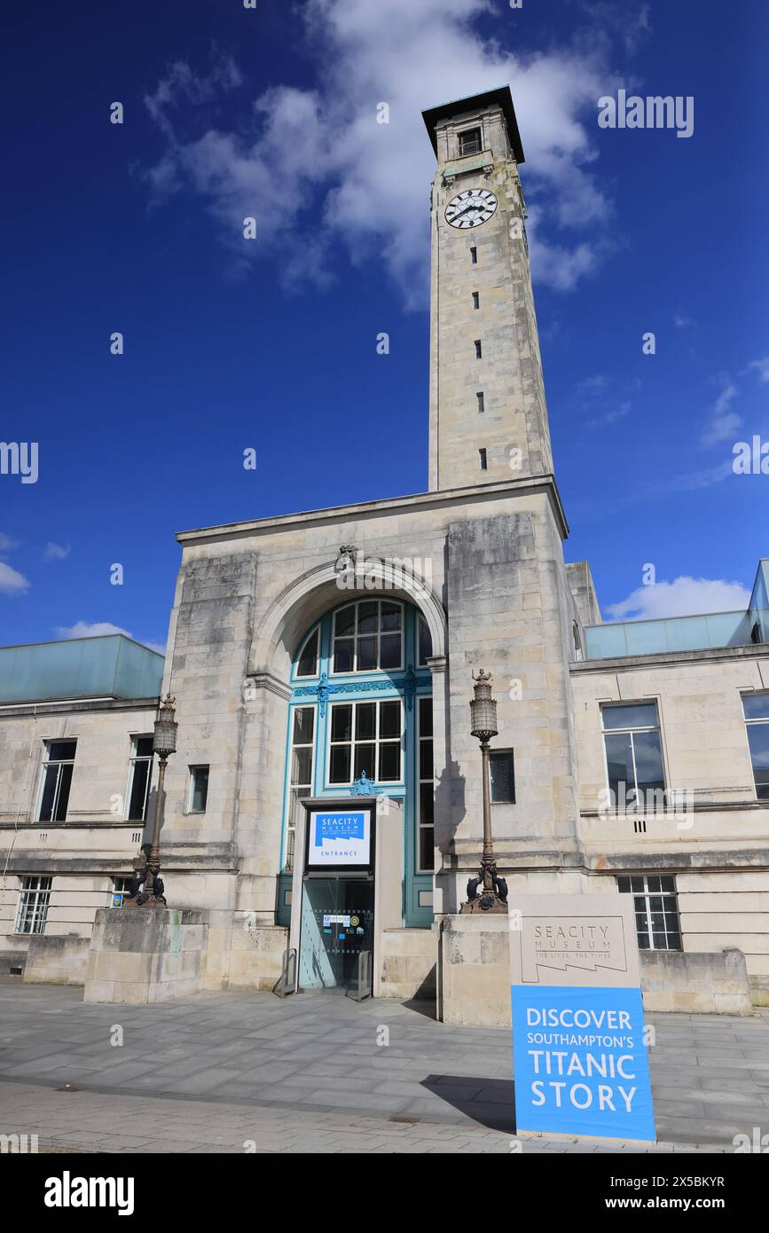 Außenansicht des SeaCity Museums in Southampton, das die Titanic Story enthält und am 10. April 2012 zur Feier des 100-jährigen Bestehens der RMS Titanic eröffnet wurde. Stockfoto