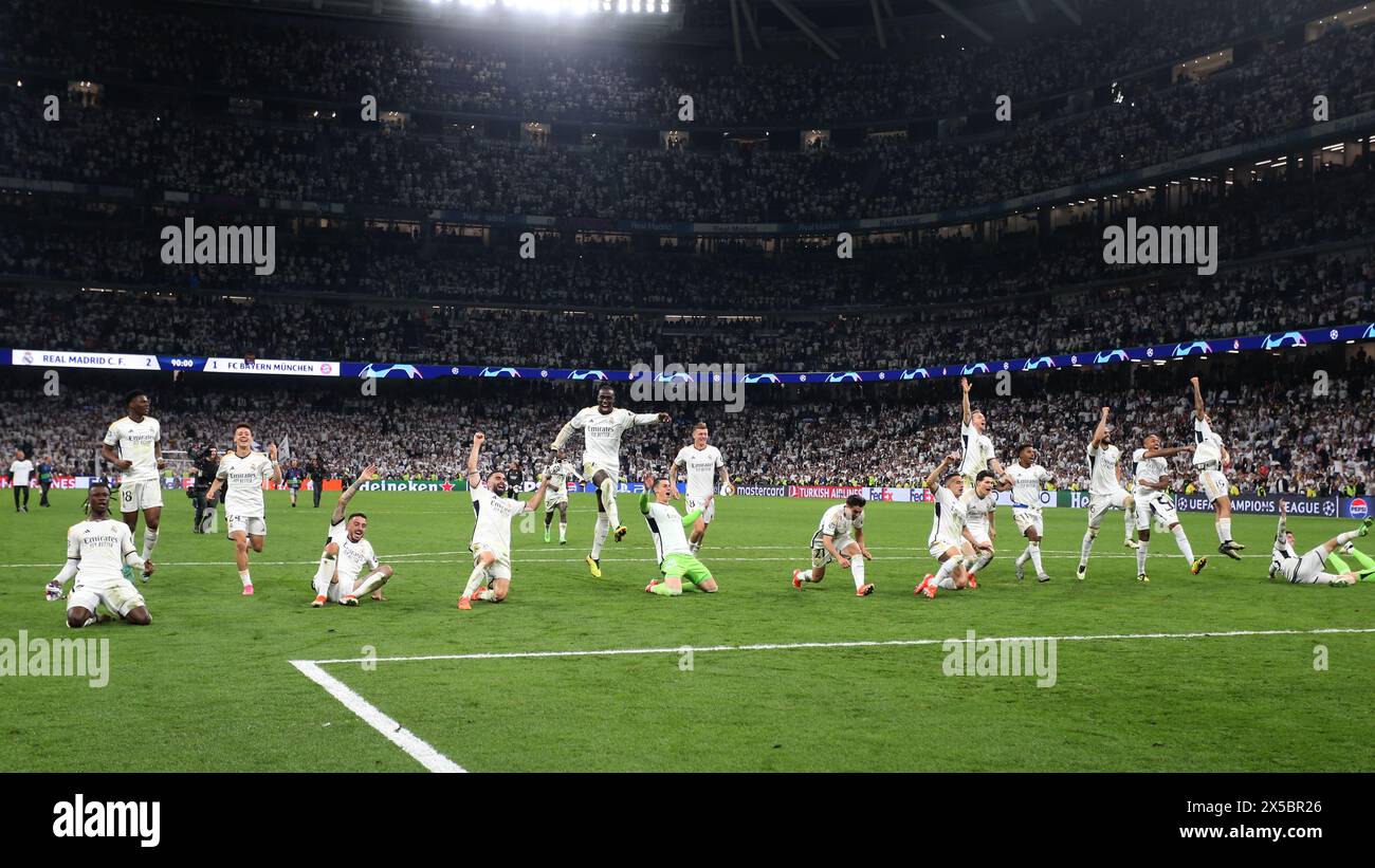 Die Spieler von Real Madrid feiern nach dem Halbfinale der UEFA Champions League, dem zweiten Legspiel im Santiago Bernabeu, Madrid. Bilddatum: Mittwoch, 8. Mai 2024. Stockfoto Die Spieler von Real Madrid feiern nach dem Halbfinale der UEFA Champions League, dem zweiten Legspiel im Santiago Bernabeu, Madrid. Bilddatum: Mittwoch, 8. Mai 2024. Stockfoto