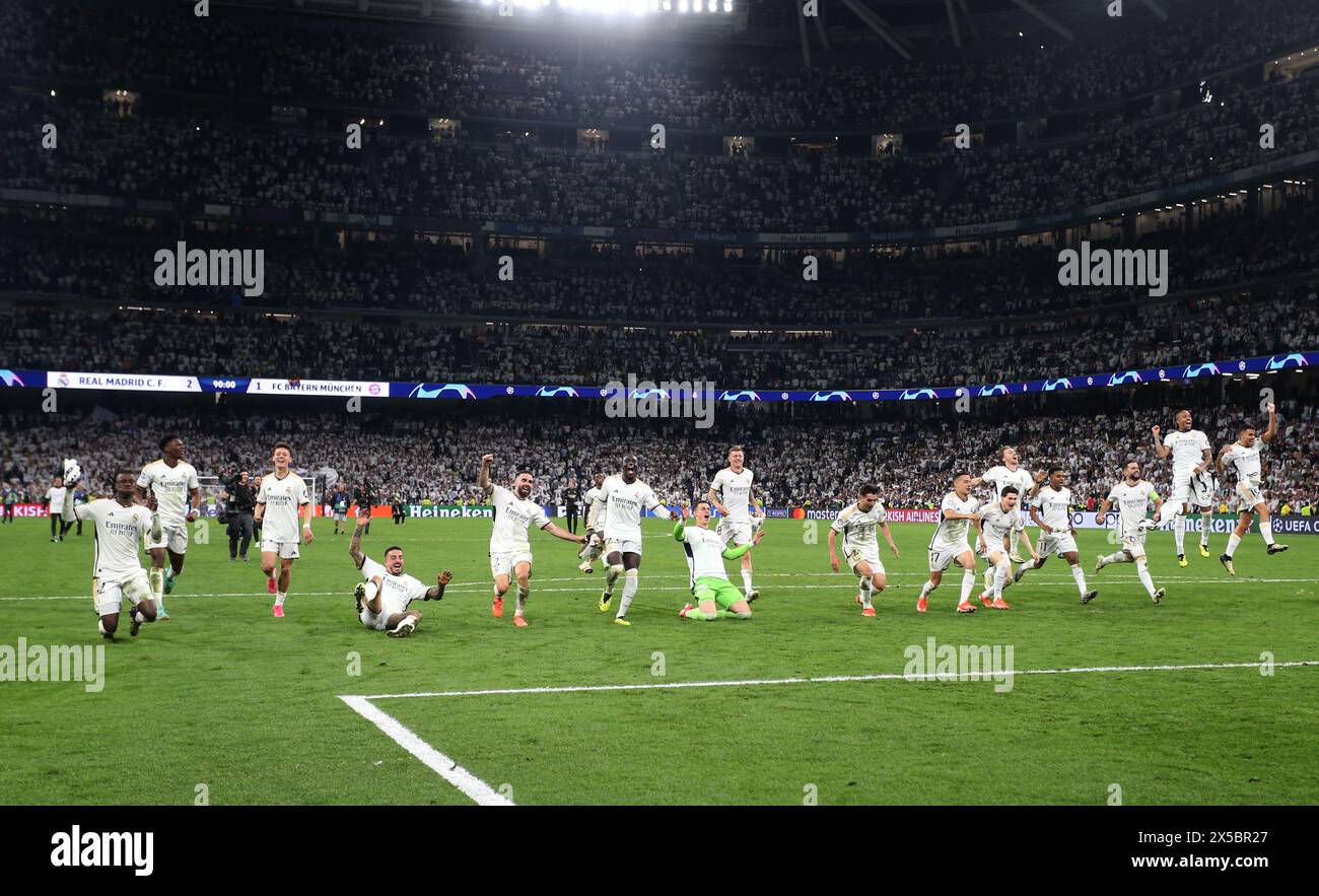 Die Spieler von Real Madrid feiern nach dem Halbfinale der UEFA Champions League, dem zweiten Legspiel im Santiago Bernabeu, Madrid. Bilddatum: Mittwoch, 8. Mai 2024. Stockfoto Die Spieler von Real Madrid feiern nach dem Halbfinale der UEFA Champions League, dem zweiten Legspiel im Santiago Bernabeu, Madrid. Bilddatum: Mittwoch, 8. Mai 2024. Stockfoto
