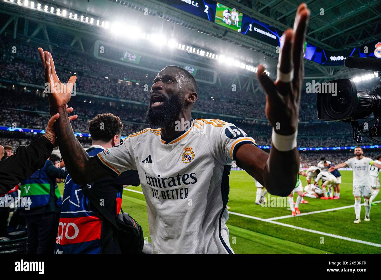 Madrid, Spanien. Mai 2024. Antonio Rudiger von Real Madrid spielte am 8. Mai 2024 im Santiago Bernabeu Stadion in Madrid Spanien während des UEFA Champions League-Spiels, Halbfinals, 2. Legs, zwischen Real Madrid und FC Bayern München. (Foto: Sergio Ruiz/PRESSINPHOTO) Credit: PRESSINPHOTO SPORTS AGENCY/Alamy Live News Stockfoto Madrid, Spanien. Mai 2024. Antonio Rudiger von Real Madrid spielte am 8. Mai 2024 im Santiago Bernabeu Stadion in Madrid Spanien während des UEFA Champions League-Spiels, Halbfinals, 2. Legs, zwischen Real Madrid und FC Bayern München. (Foto: Sergio Ruiz/PRESSINPHOTO) Credit: PRESSINPHOTO SPORTS AGENCY/Alamy Live News Stockfoto