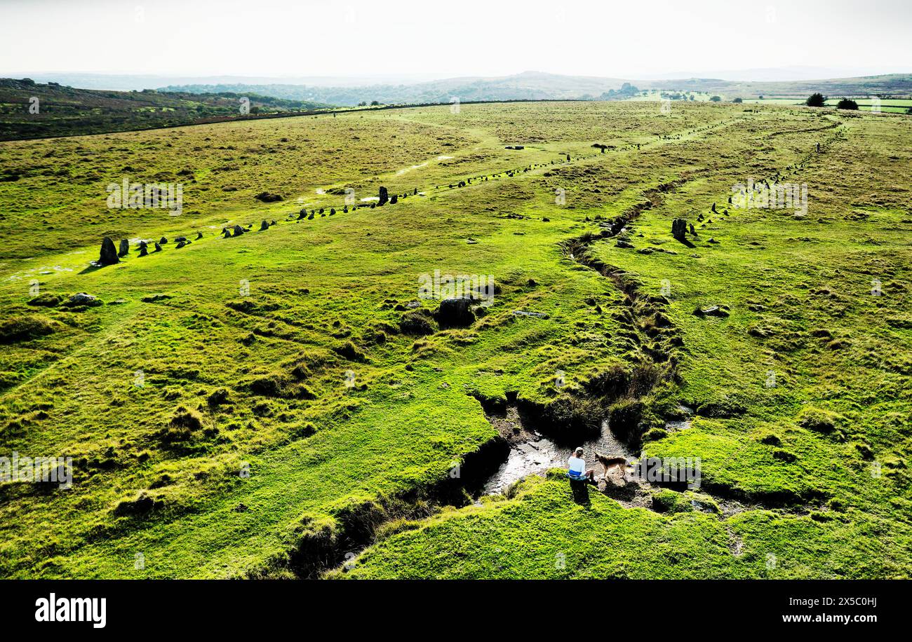 Merrivale Steinreihen. Prähistorische spätneolithische Stätte von 3000 bis 2300 v. Chr. in Dartmoor, Devon, England. Die beiden doppelten Steinfelsen. Antenne zu S.W. Stockfoto