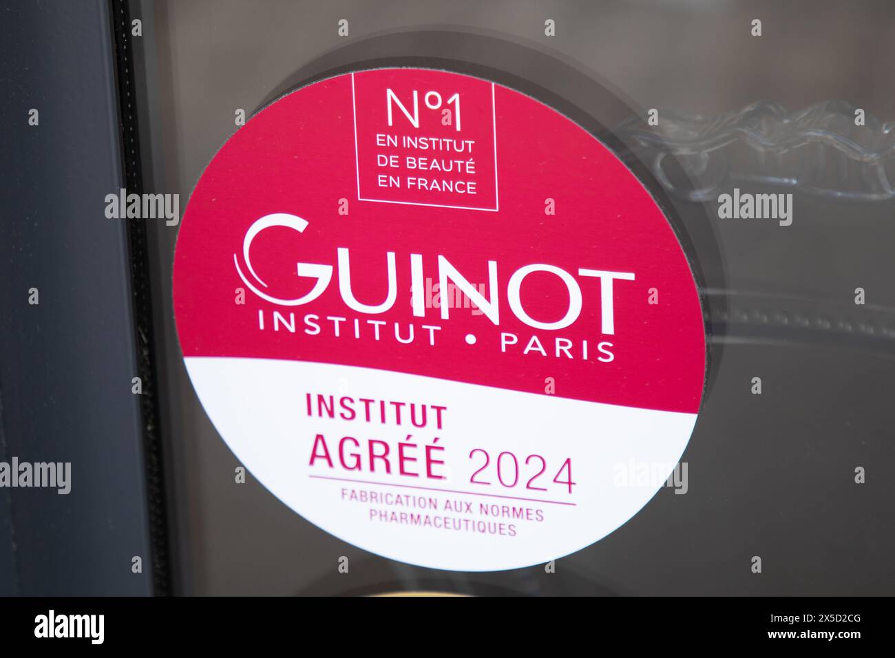 Bordeaux , Frankreich - 05 01 2024 : guinot paris 2024 Zeichen Text und Markenlogo auf Fassadenschönheit Institut an der Ladenwand Stockfoto