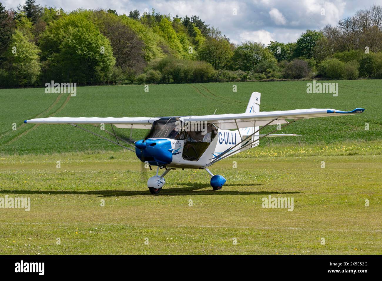 Skyranger Nynja Fixed Wing Mikrolicht-Flugzeug G-ULLI trifft auf dem Popham Flugplatz nahe Basingstoke in England ein, um an der jährlichen Mikrolicht-Fliege teilzunehmen Stockfoto