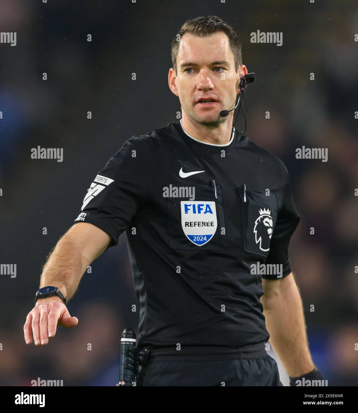 London, Großbritannien. Mai 2024 - Crystal Palace gegen Manchester United - Premier League - Selhurst Park. Schiedsrichter Jared Gillett trägt während des Spiels zum ersten Mal eine Kopfkamera. Bildnachweis: Mark Pain / Alamy Live News Stockfoto