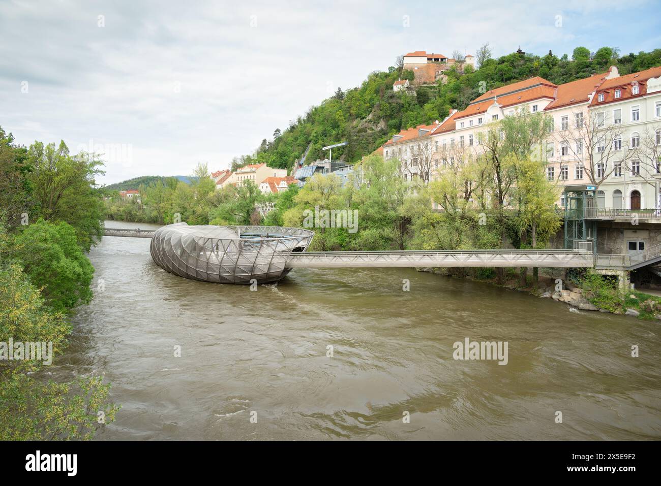 Graz, Österreich - Insel in der Mur (Murinsel) von Vito Acconci Stockfoto