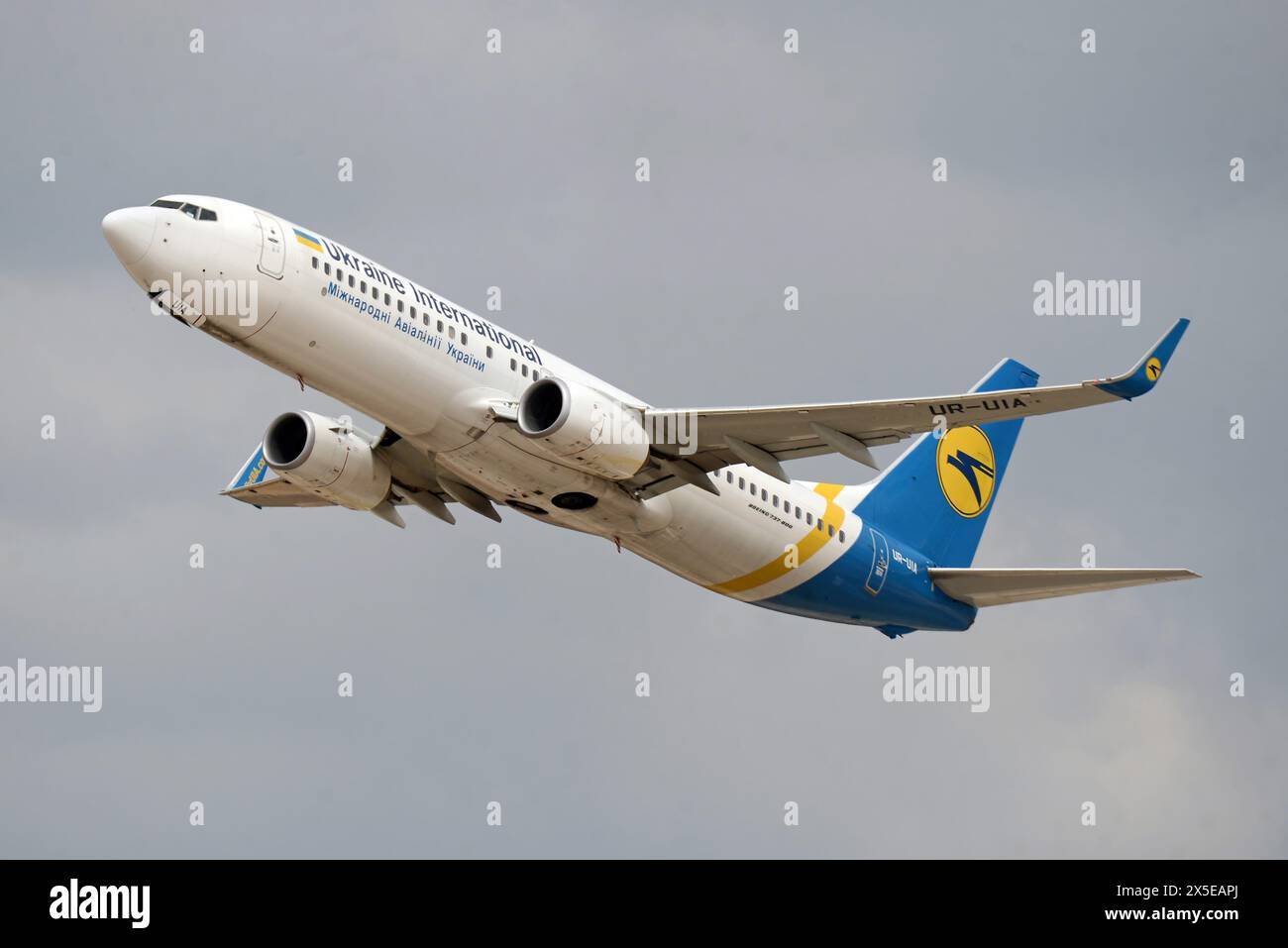Tel Aviv , Israel - 03.28.2021: UR-UIA - Boeing 737-8KV - Ukraine Int.. Fluggesellschaften starten vom Flughafen Ben gurion Stockfoto
