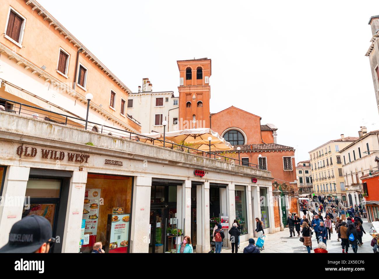 Venedig, Italien - 2. April 2022: San Felice ist eine Kirche in Venedig, Norditalien, die sich im Sestiere von Cannaregio befindet. Es steht vor dem gleichnamigen campo, Stockfoto