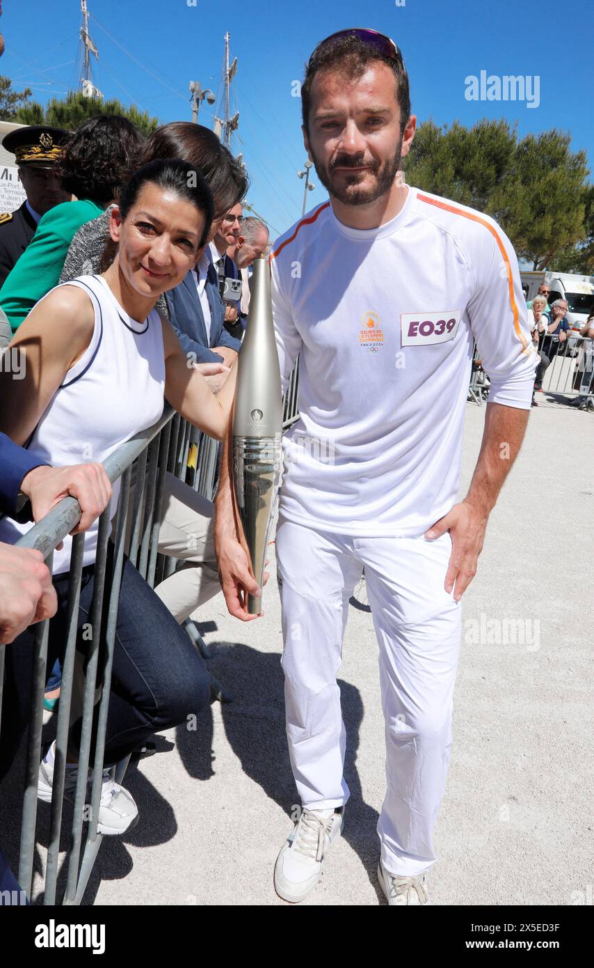 Marseille, Frankreich. Mai 2024. Der französische Skiläufer Cyprien Sarrazin während der Olympischen und Paralympischen Fackelrelais im Mucem Museum in Marseille, Südostfrankreich, am 9. Mai 2024, vor den Olympischen und Paralympischen Spielen 2024 in Paris. Foto von Patrick Aventurier/ABACAPRESS. COM Credit: Abaca Press/Alamy Live News Stockfoto