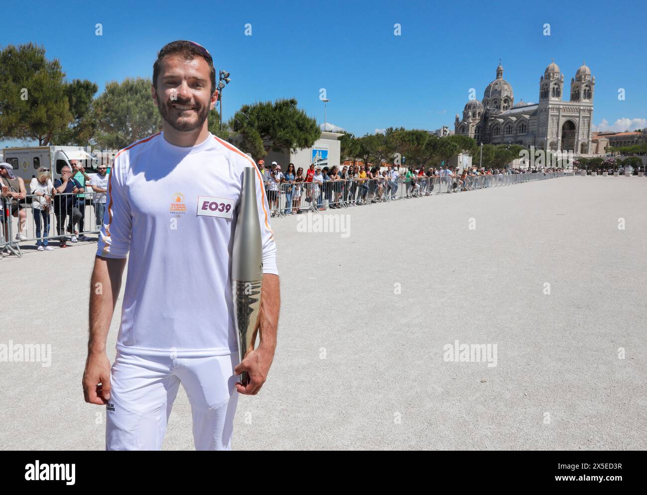 Marseille, Frankreich. Mai 2024. Der französische Skiläufer Cyprien Sarrazin während der Olympischen und Paralympischen Fackelrelais im Mucem Museum in Marseille, Südostfrankreich, am 9. Mai 2024, vor den Olympischen und Paralympischen Spielen 2024 in Paris. Foto von Patrick Aventurier/ABACAPRESS. COM Credit: Abaca Press/Alamy Live News Stockfoto