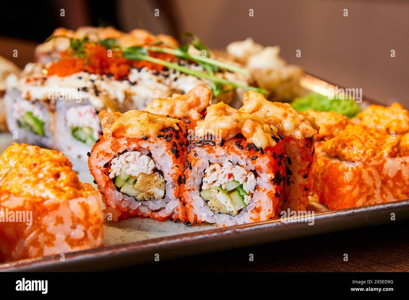 Sushi-Brötchen in einem Café Stockfoto