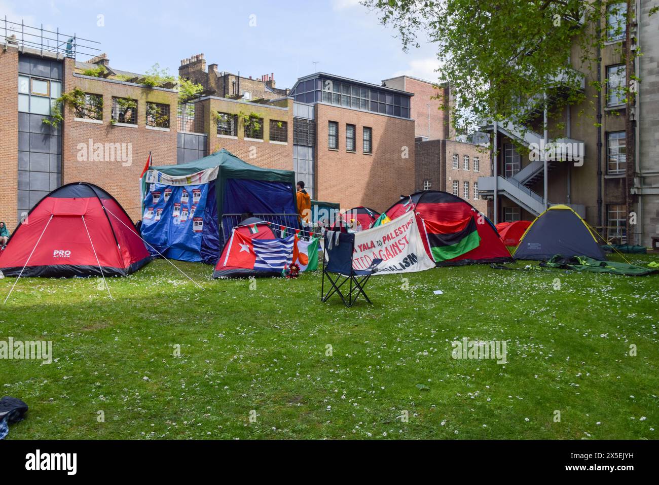 London, Großbritannien. Mai 2024. Pro-palästinensisches Protestlager an der SOAS (School of Oriental and African Studies, Teil der Universität London), während Israel seine Angriffe auf Gaza fortsetzt. Quelle: Vuk Valcic/Alamy Live News Stockfoto