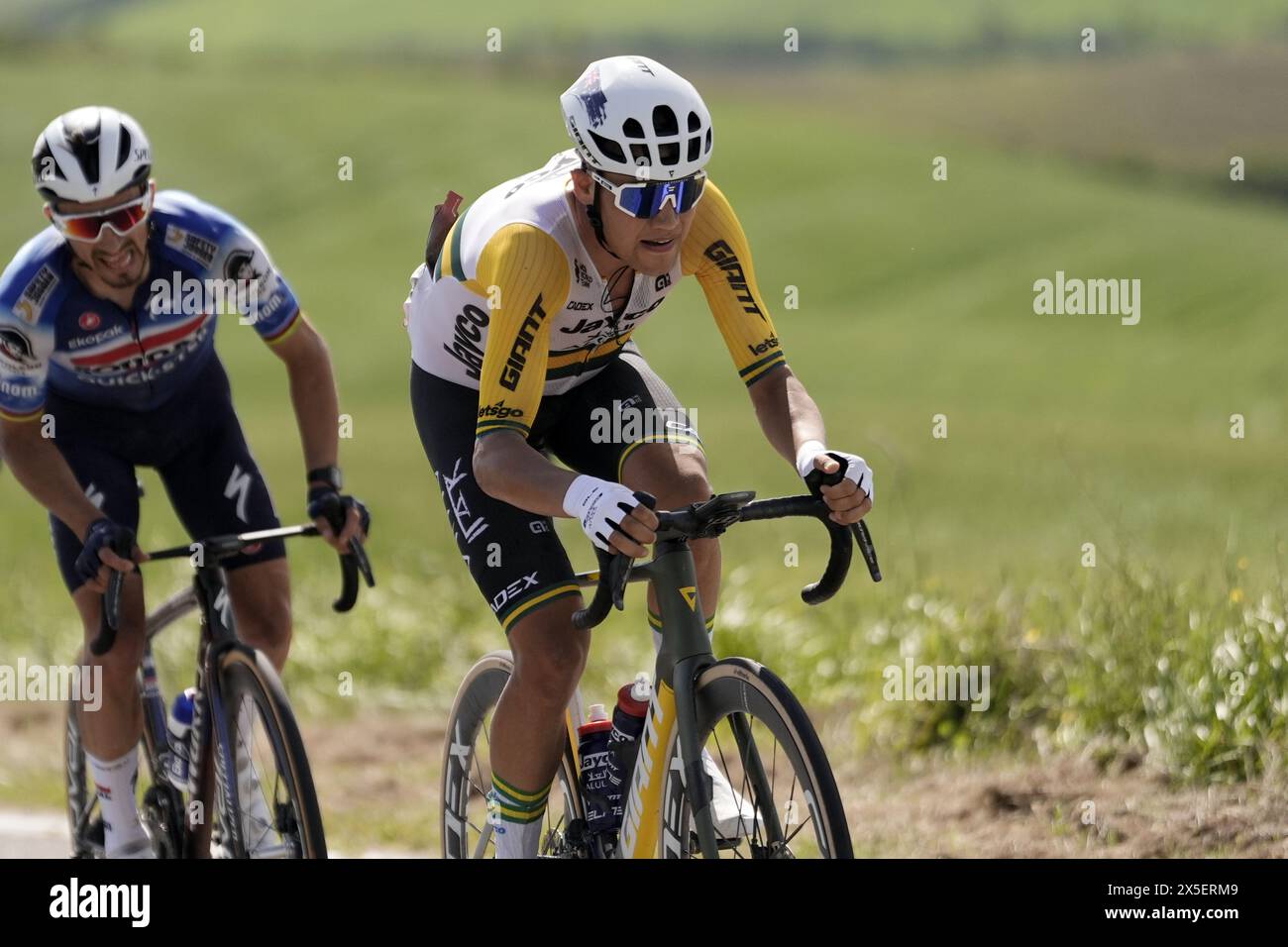 Das Pack fährt während der 6. Etappe des Giro d'Italia von Viareggio nach Rapolano Terme, Italien. Mai 2024. (Foto: Fabio Ferrari/LaPresse) Credit: LaPresse/Alamy Live News Stockfoto