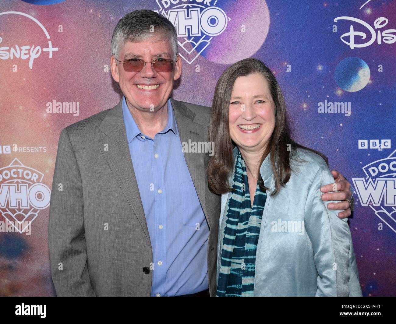 8. Mai 2024, Hollywood, Kalifornien, USA: Rick Riordan und Becky Riordan besuchen Disney+ â œDoctor Whoâ€ US-Premiere. (Credit Image: © Billy Bennight/ZUMA Press Wire) NUR REDAKTIONELLE VERWENDUNG! Nicht für kommerzielle ZWECKE! Stockfoto