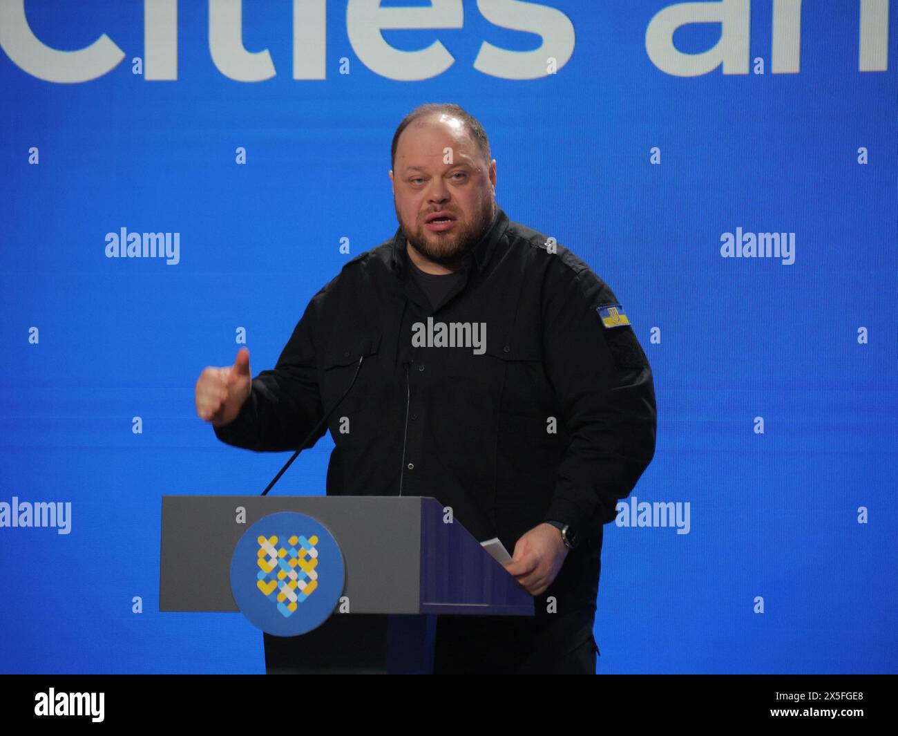 KIEW, UKRAINE - 9. MAI 2024 - der Präsident des ukrainischen Parlaments Ruslan Stefantschuk hält eine Rede während des Zweiten Internationalen Gipfels der Städte und Regionen in Kiew, der Hauptstadt der Ukraine. Stockfoto
