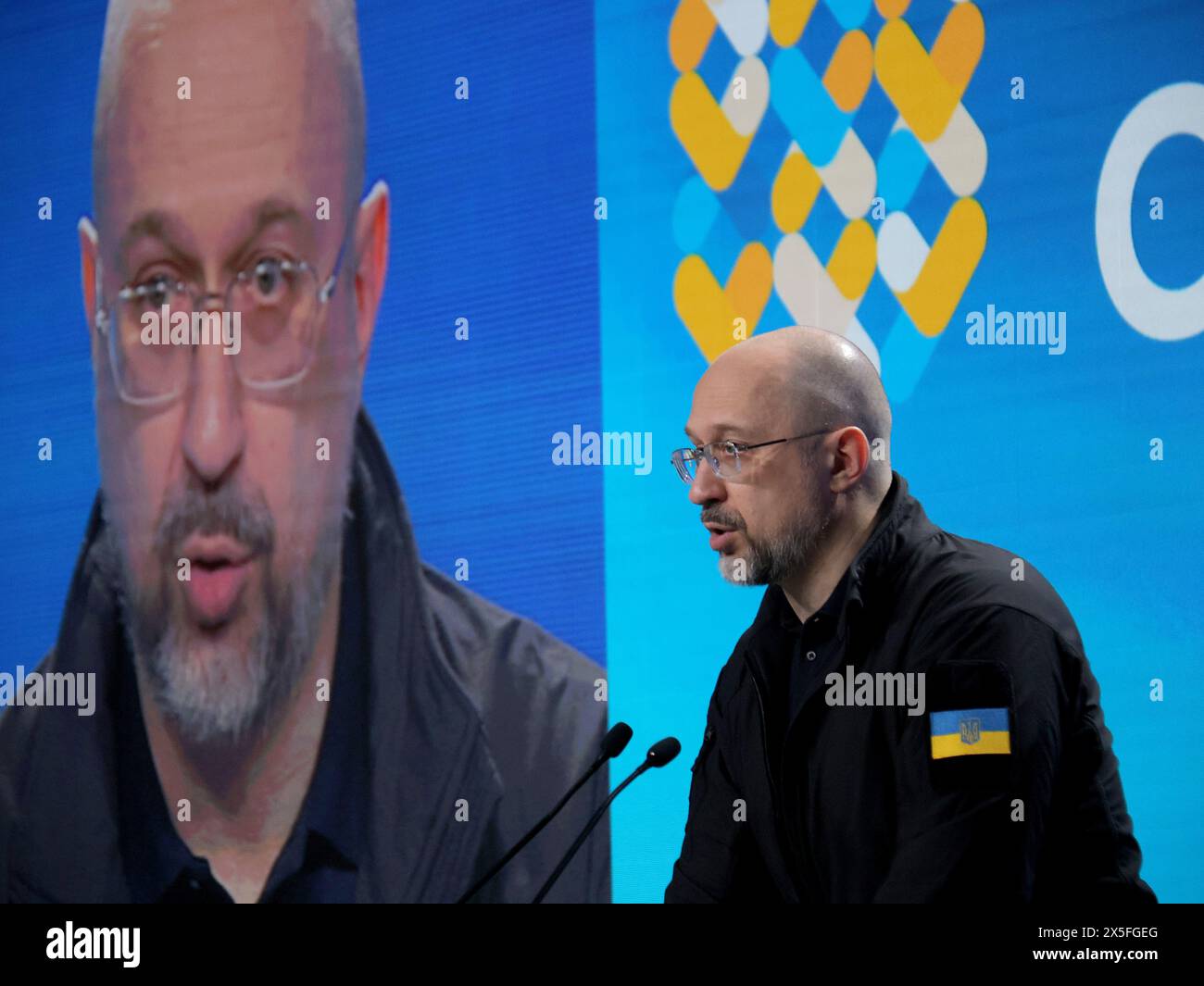 KIEW, UKRAINE - 9. MAI 2024 - der ukrainische Premierminister Denys Schmyhal hält eine Rede während des Zweiten Internationalen Gipfels der Städte und Regionen in Kiew, der Hauptstadt der Ukraine. Stockfoto