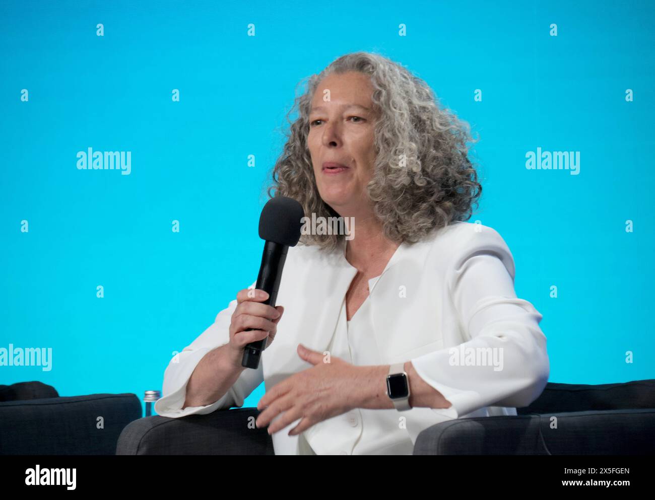 KIEW, UKRAINE - 9. MAI 2024 - Denise Brown, residierende UN-Koordinatorin und Koordinatorin für humanitäre Hilfe in der Ukraine, nimmt am zweiten internationalen Gipfel der Städte und Regionen in Kiew, der Hauptstadt der Ukraine, Teil. Stockfoto