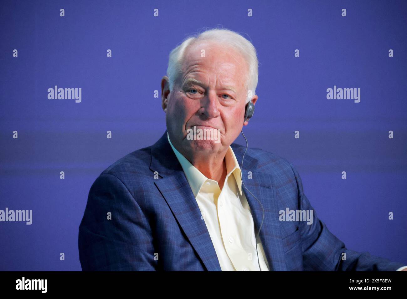 KIEW, UKRAINE - 9. MAI 2024 - US-Unternehmer, Philanthrope, Gründer und CEO der Wasatch Group Dell Loy Hansen nimmt am zweiten Internationalen Gipfel der Städte und Regionen in Kiew, der Hauptstadt der Ukraine, Teil. Stockfoto