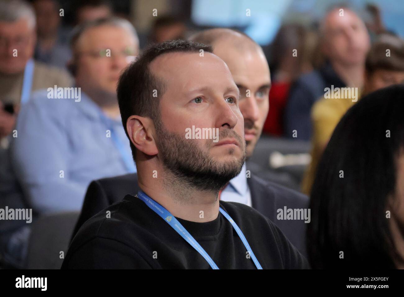 KIEW, UKRAINE - 9. MAI 2024 - der Leiter der regionalen Militärverwaltung Chmelnytskyi, Serhii Tiurin, nimmt am zweiten internationalen Gipfel der Städte und Regionen in Kiew, der Hauptstadt der Ukraine, Teil. Stockfoto