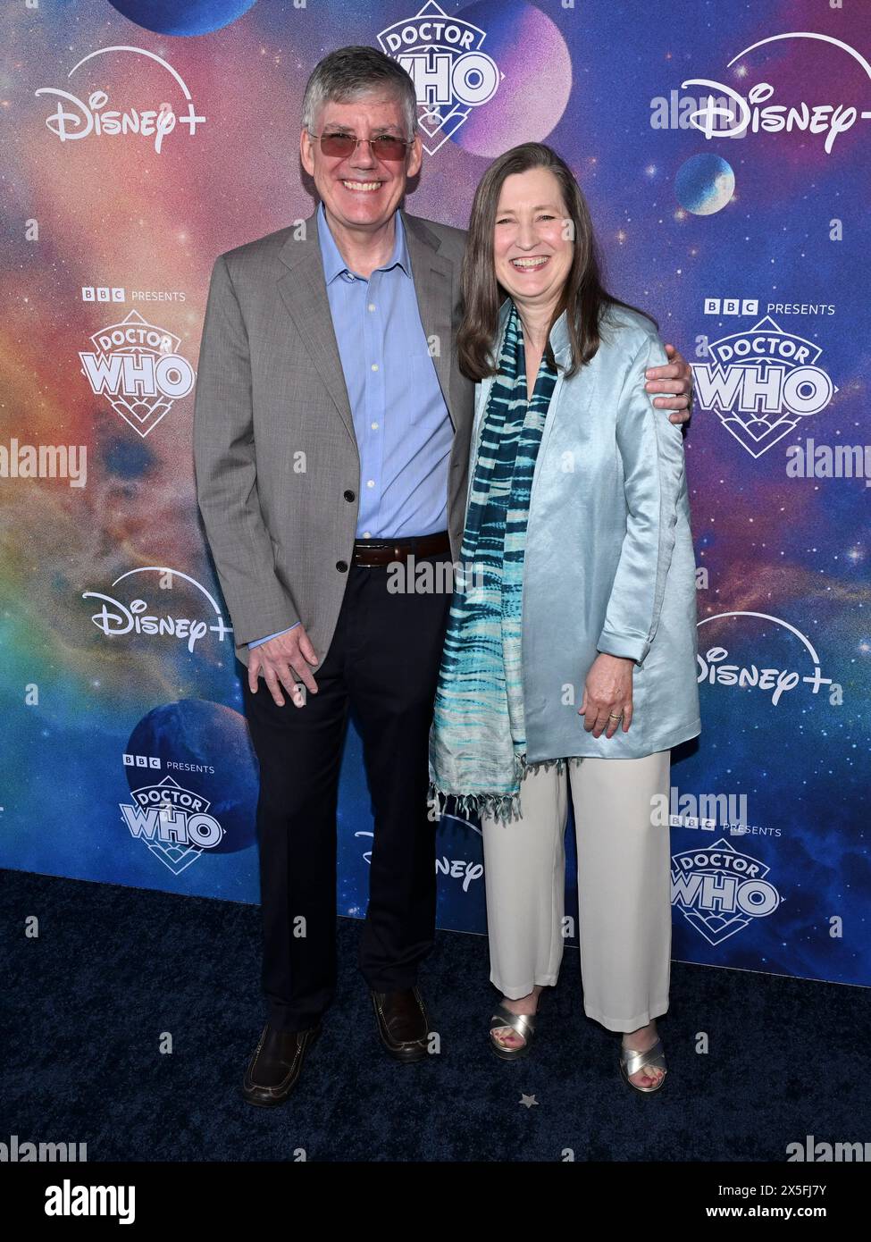 8. Mai 2024, Hollywood, Kalifornien, USA: Rick Riordan und Becky Riordan besuchen Disney+ â œDoctor Whoâ€ US-Premiere. (Credit Image: © Billy Bennight/ZUMA Press Wire) NUR REDAKTIONELLE VERWENDUNG! Nicht für kommerzielle ZWECKE! Stockfoto