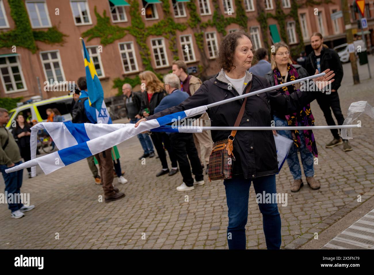 Malmö, Donnerstag, 9. Mai 2024. Pro-israelische Gegendemonstration gleichzeitig mit einer Demonstration gegen Israels Teilnahme an Eurovision in Malmö, Donnerstag, 9. Mai 2024. Israel nimmt am Donnerstag am zweiten Halbfinale des Songwettbewerbs Teil. (Foto: Ida Marie Odgaard/Ritzau Scanpix) Credit: Ritzau/Alamy Live News Stockfoto