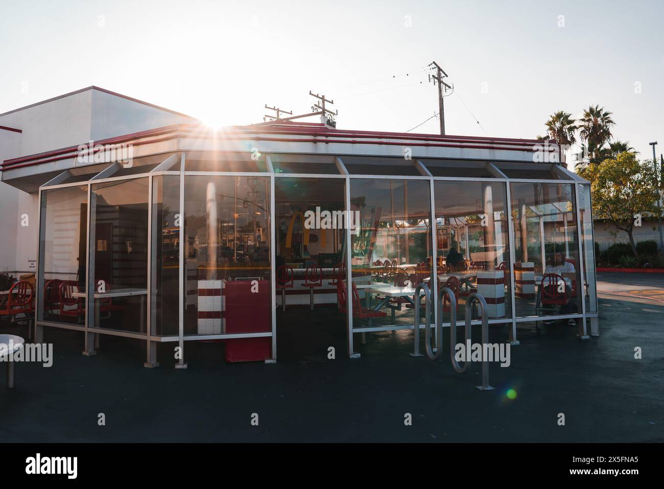 Klassisches amerikanisches Diner im Stil des 20. Jahrhunderts in Los Angeles Stockfoto