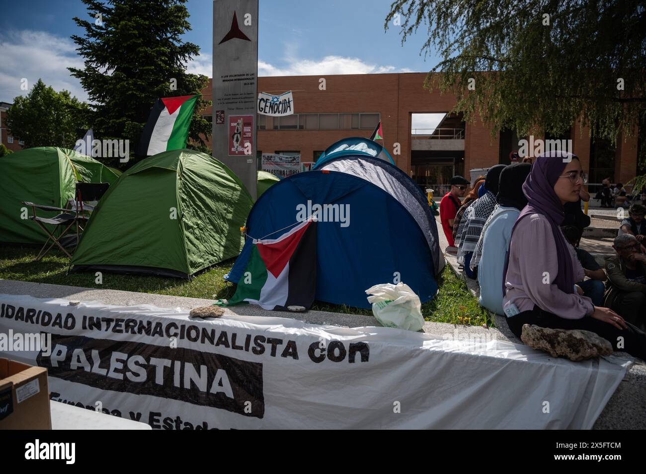 Madrid, Spanien. Mai 2024. Studenten der Complutense University zelten mit Zelten, um gegen israelische Angriffe im Gazastreifen zu protestieren und einen dauerhaften Waffenstillstand zu fordern und das palästinensische Volk zu unterstützen. Quelle: Marcos del Mazo/Alamy Live News Stockfoto