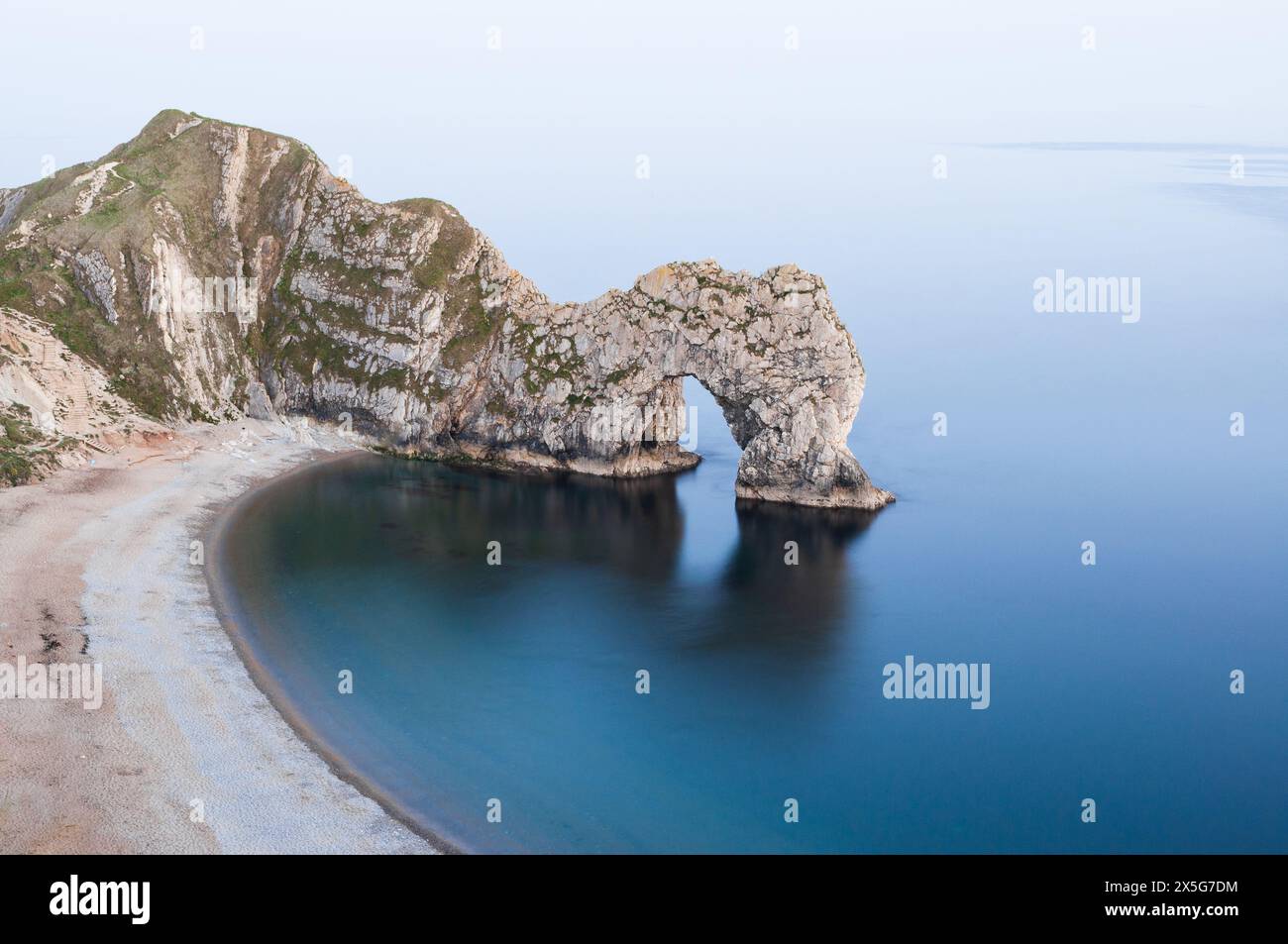 Jurassic Coast of Dorset mit Durdle-Tür in der Abenddämmerung, Großbritannien Stockfoto