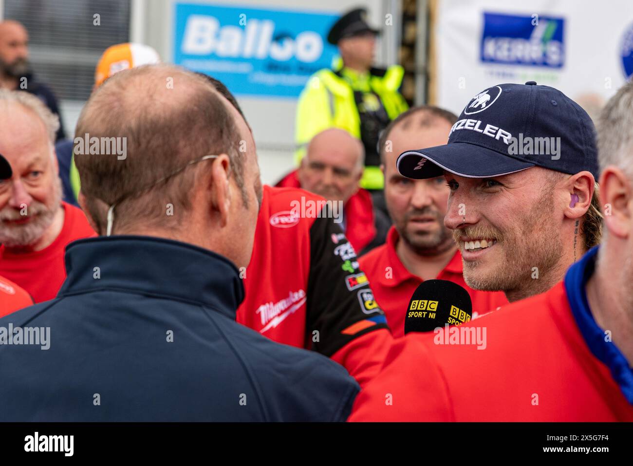 Portstewart, Großbritannien. Mai 2024. Davey Todd (74) besiegte Dean Harrison beim Amici Restorante Superstock Race beim Northwest 200 Credit: Bonzo/Alamy Live News Stockfoto