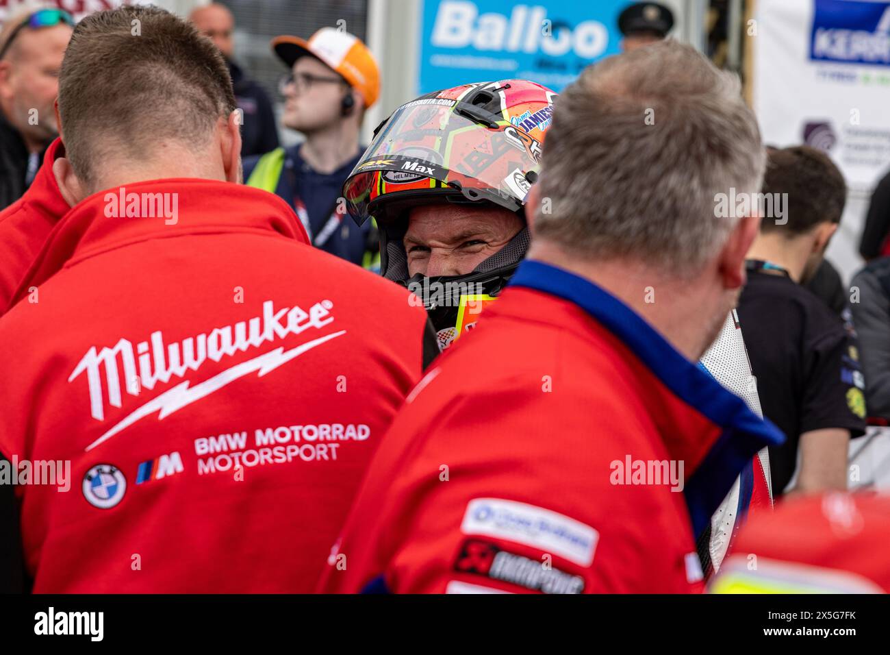 Portstewart, Großbritannien. Mai 2024. Davey Todd (74) besiegte Dean Harrison beim Amici Restorante Superstock Race beim Northwest 200 Credit: Bonzo/Alamy Live News Stockfoto