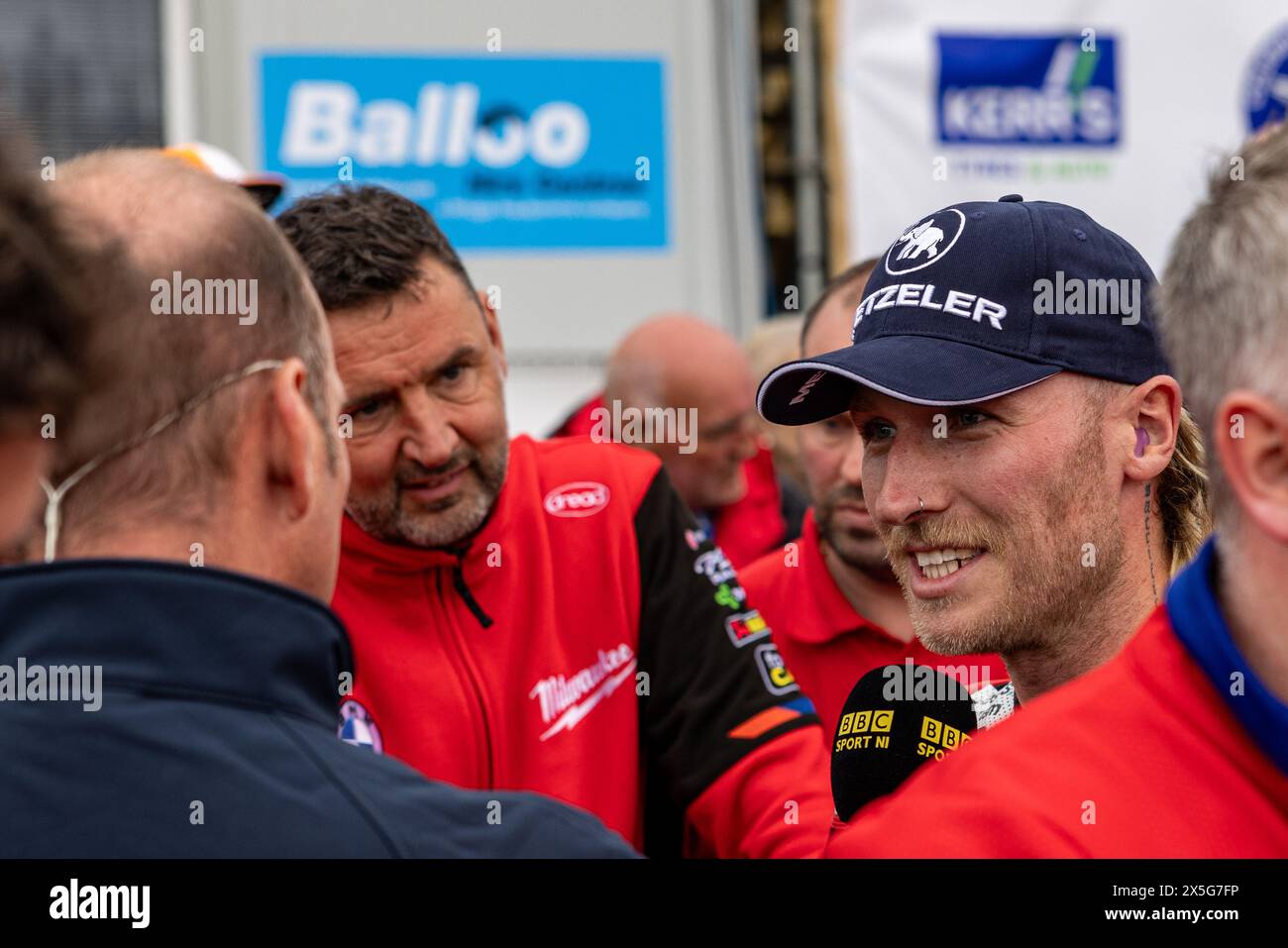 Portstewart, Großbritannien. Mai 2024. Davey Todd (74) besiegte Dean Harrison beim Amici Restorante Superstock Race beim Northwest 200 Credit: Bonzo/Alamy Live News Stockfoto