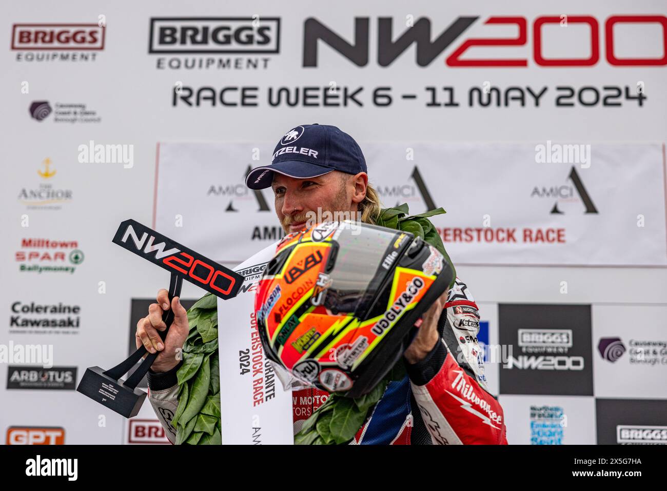 Portstewart, Großbritannien. Mai 2024. Davey Todd (74) besiegte Dean Harrison beim Amici Restorante Superstock Race beim Northwest 200 Credit: Bonzo/Alamy Live News Stockfoto