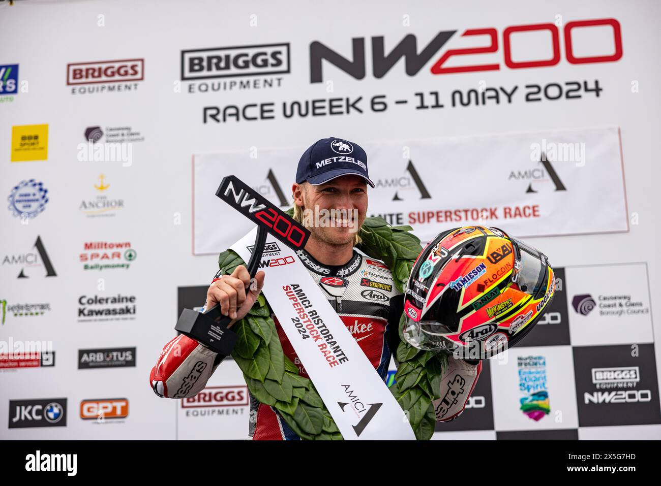 Portstewart, Großbritannien. Mai 2024. Davey Todd (74) besiegte Dean Harrison beim Amici Restorante Superstock Race beim Northwest 200 Credit: Bonzo/Alamy Live News Stockfoto