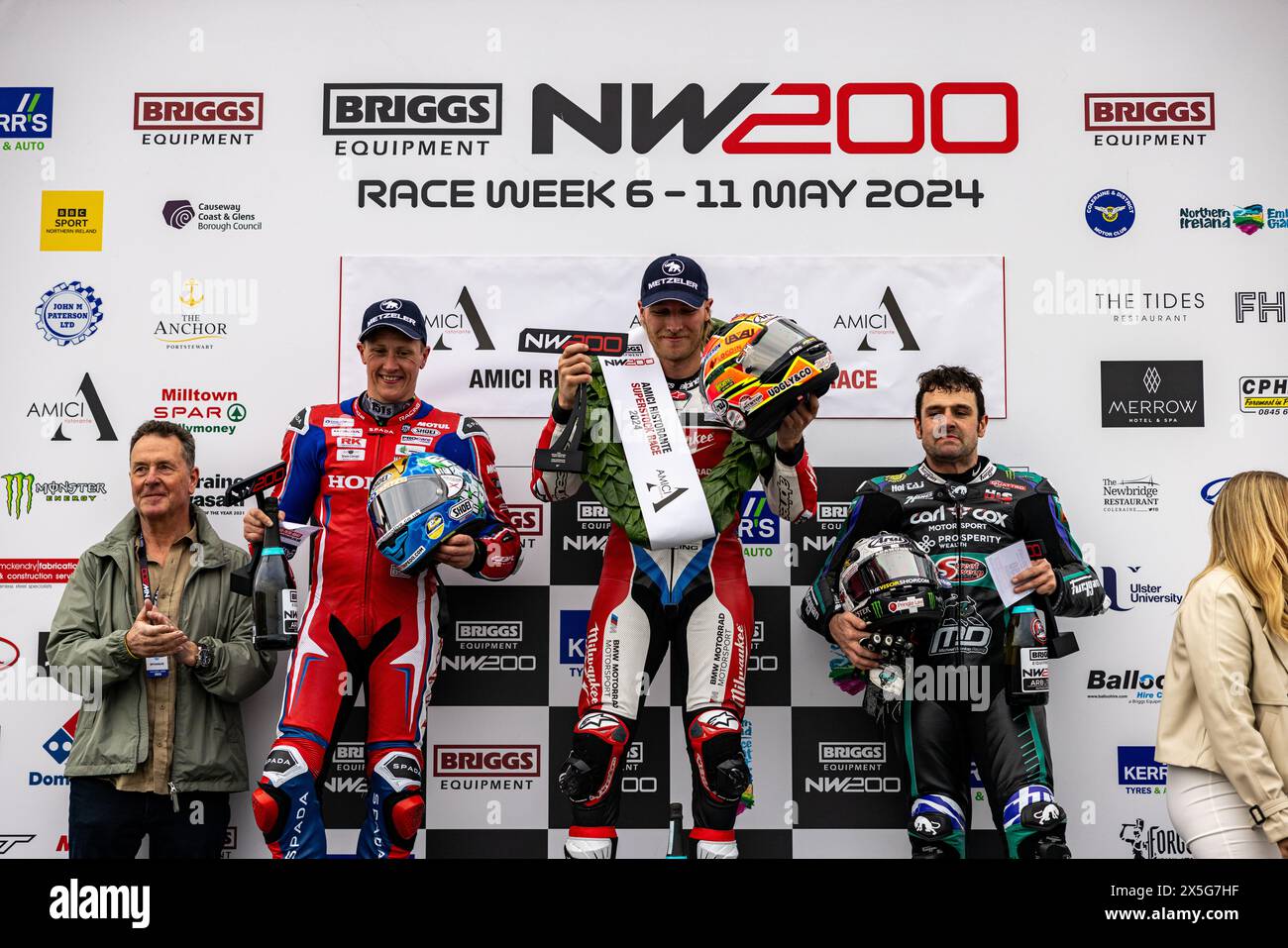 Portstewart, Großbritannien. Mai 2024. Davey Todd (74) besiegte Dean Harrison beim Amici Restorante Superstock Race beim Northwest 200 Credit: Bonzo/Alamy Live News Stockfoto