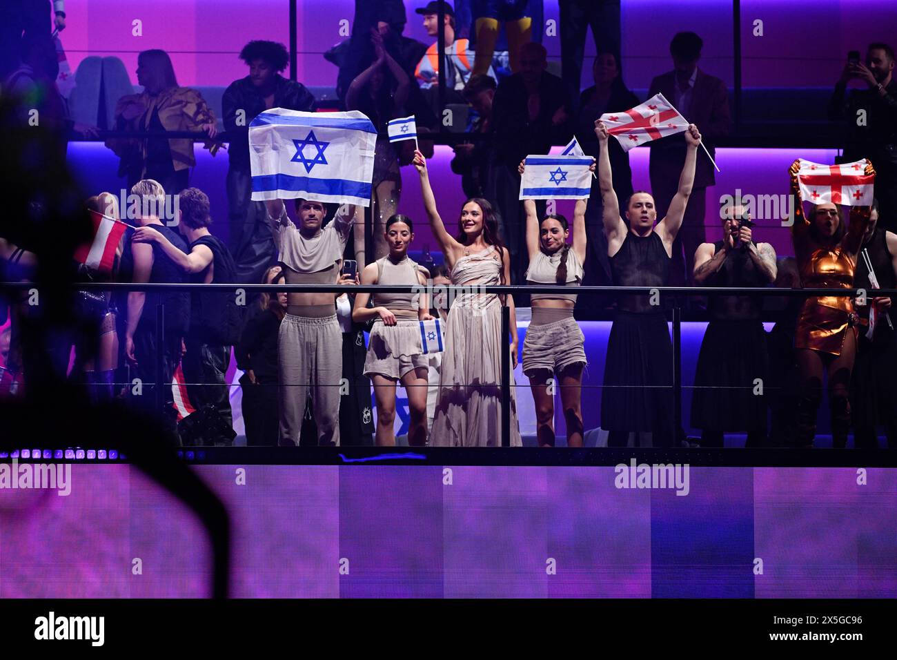 Eden Golan, der Israel mit dem Song „Hurricane“ vertritt, qualifiziert sich für das Finale während des zweiten Halbfinals des 68. Eurovision Song Contests (ESC) in der Malmö Arena in Malmö, Schweden, Donnerstag, 09. Mai, 2024.Foto: Jessica Gow / TT / Code 10070 Stockfoto