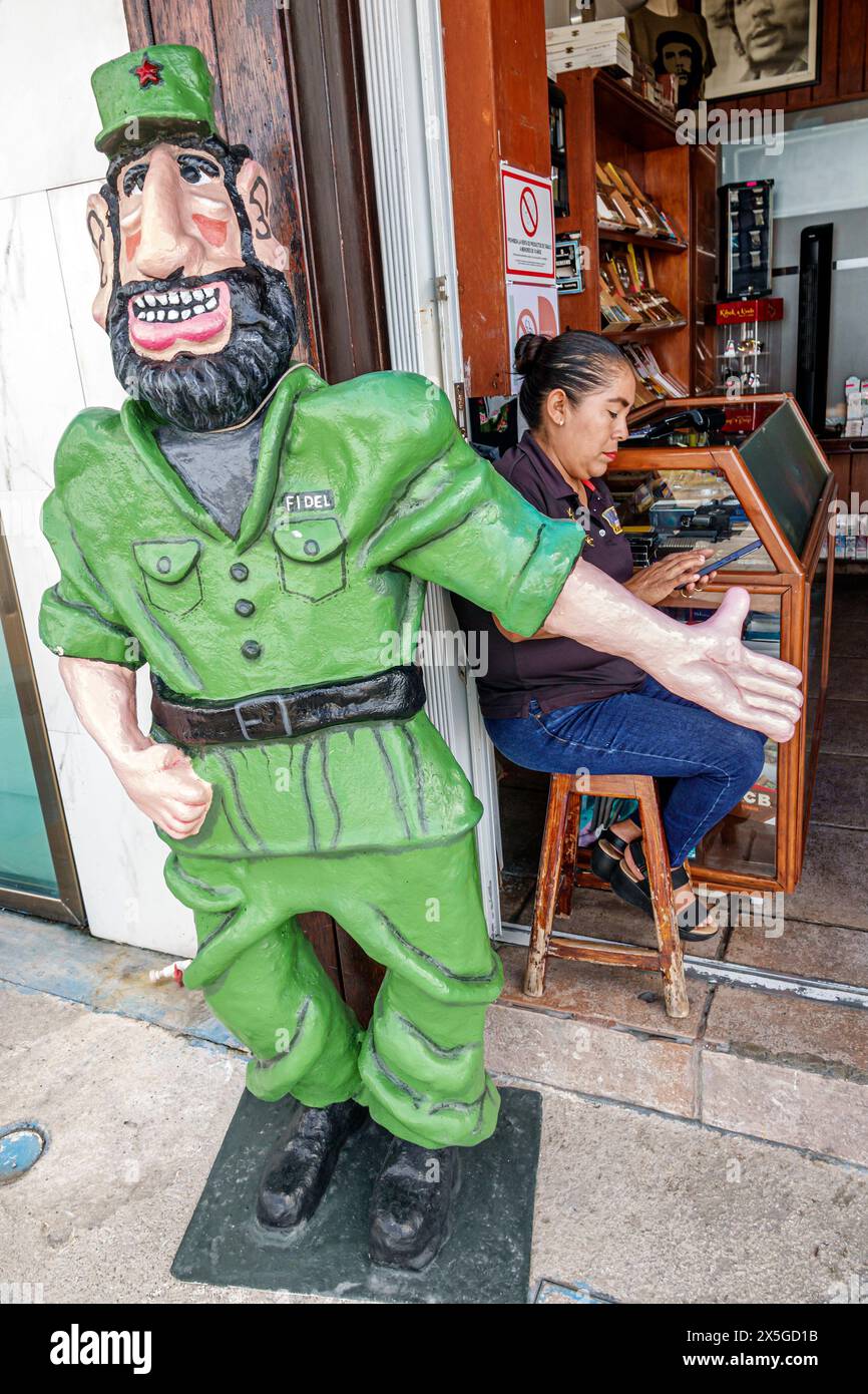 Cozumel Mexiko, Kreuzfahrthafen, Norwegian Joy Cruise Line Schiff, 7-tägige Karibikroute, Avenida Rafael Melgar, Eingang für Zigarrengeschäft, Fidel Castro s Stockfoto