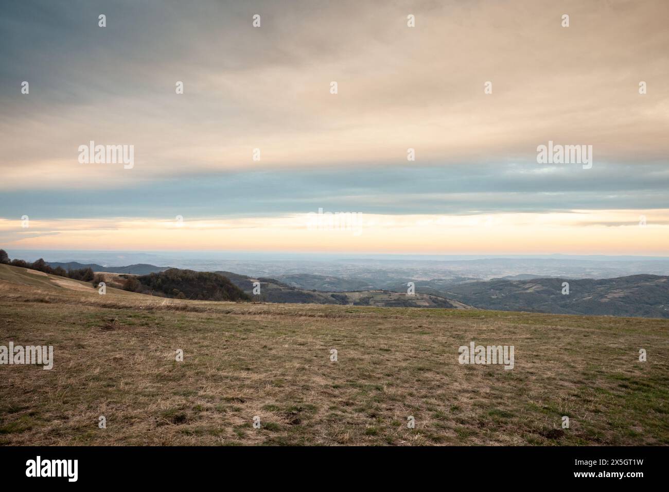 Bild vom Berg Rajac in Serbien. Rajac ist ein Berg im Westen Serbiens. Der Gipfel des Berges liegt auf 848 Metern. Der Berg ist Tour Stockfoto