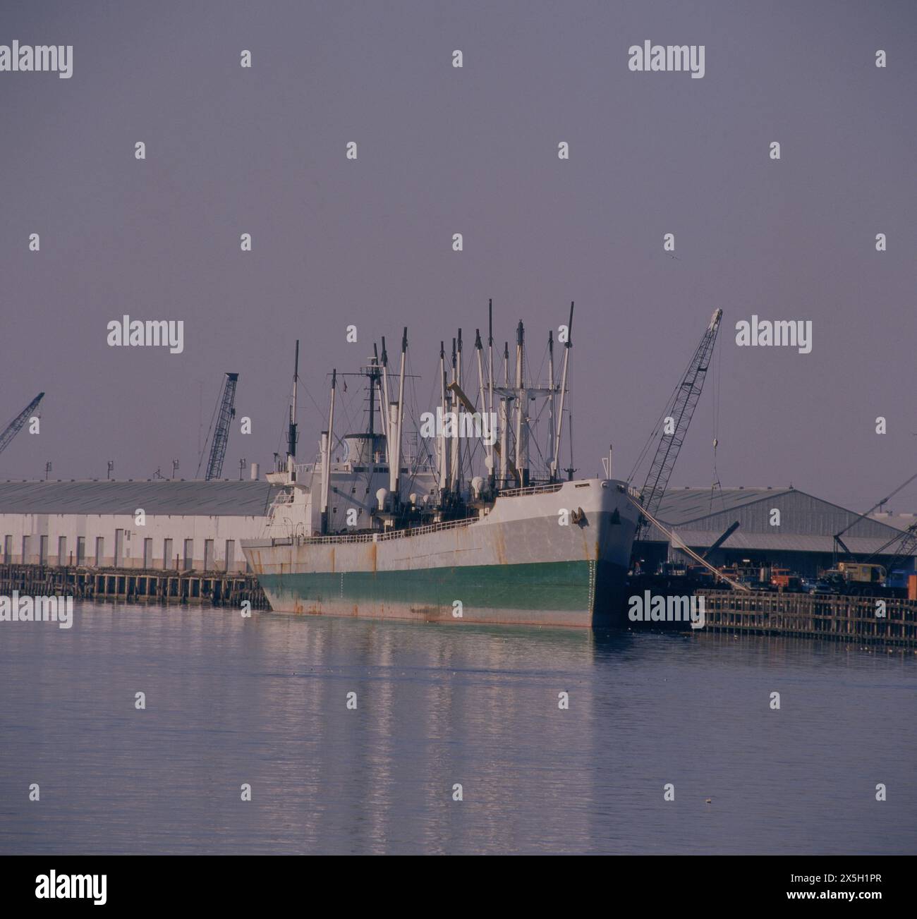 Frachtschiffe, die in Houston, Texas, Fracht laden Stockfoto