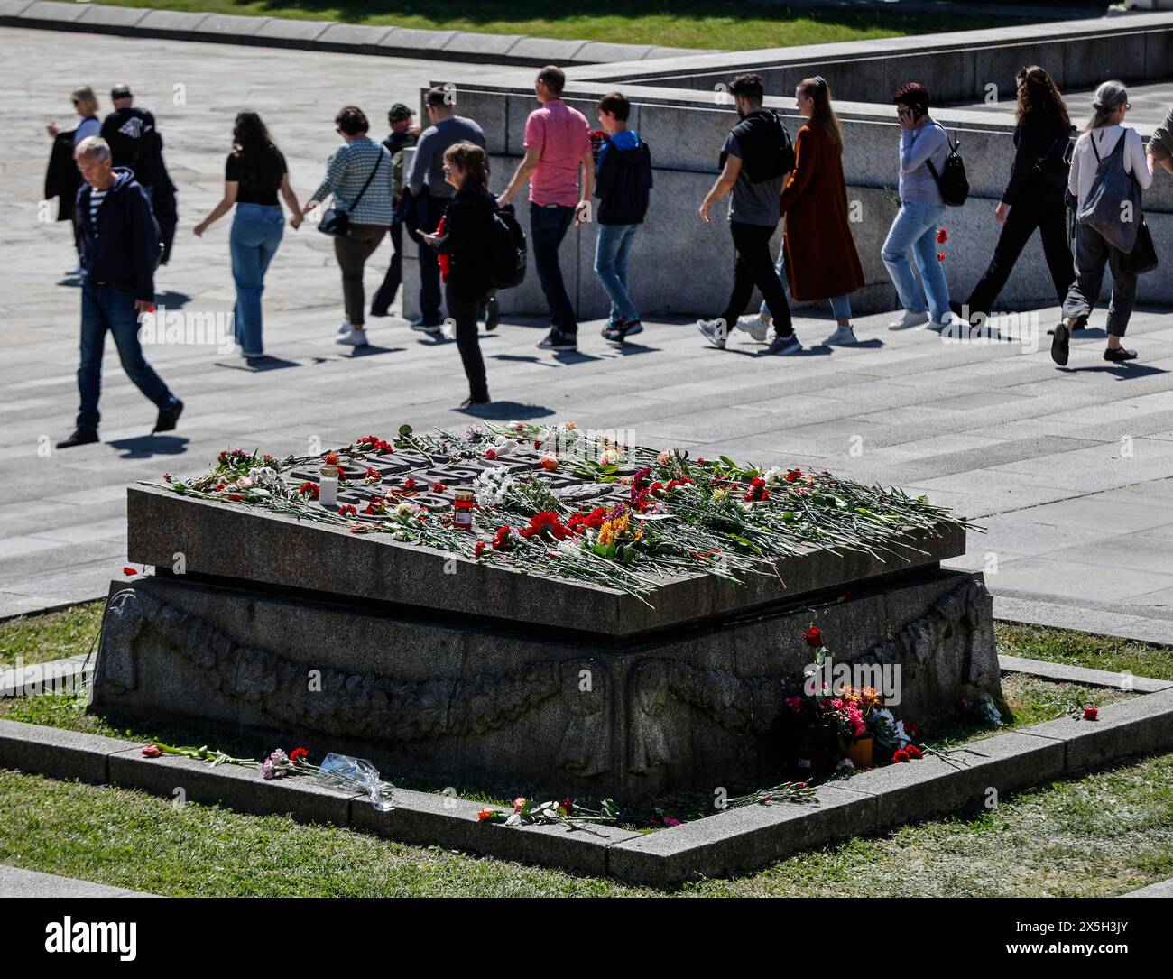 Gedenkfeier an der sowjetischen Gedenkstätte im Treptower Park für die im Zweiten Weltkrieg verstorbenen sowjetischen Soldaten, Berlin, 9. Mai 2024. Mai 1945 Stockfoto