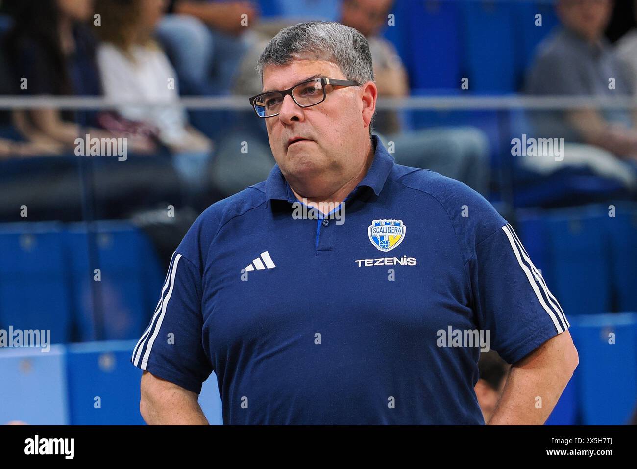 Mailand, Italien. Mai 2024. Alessandro Ramagli, Cheftrainer Scaligera Tezenis Verona während der Playoff - Urania Milano vs Tezenis Verona, italienische Basketball Serie A2 Männer Match in Mailand, Italien, 09. Mai 2024 Credit: Independent Photo Agency/Alamy Live News Stockfoto