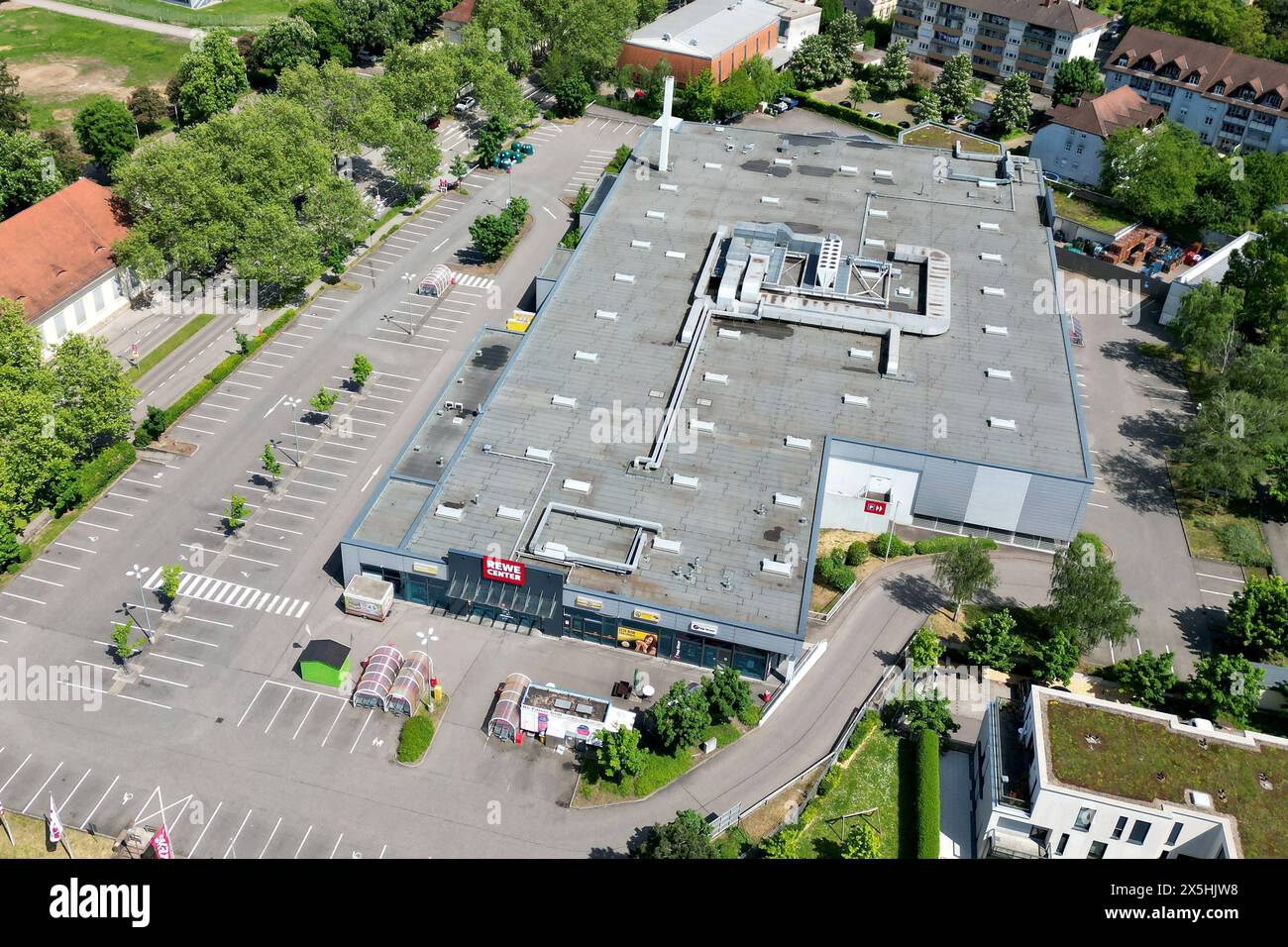 Xsvx, News Wirtschaft Reise, Ettlingen, emwirt v.l. Ettlingen Stadt Altstadt Kernstadt Rewe Center ehemals Real Einkaufen Shopping Discounter Supermarkt Lebensmittel Ettlingen *** xsvx, News Economy Travel, Ettlingen, emwirt V l Ettlingen Altstadt Kernstadt Rewe Center ehemals Real Einkaufen Shopping Discounter Supermarkt Lebensmittel Ettlingen Stockfoto