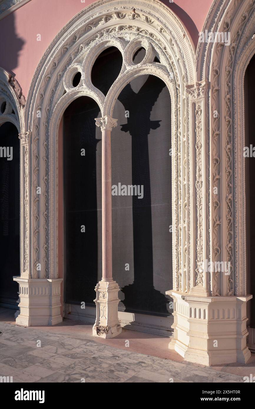 Saint-Jean-Cap-Ferrat-Frankreich. Ca. November 2022. Architekturdetail des Renaissance-Palastes der Villa Ephrussi Rothschild. Stockfoto