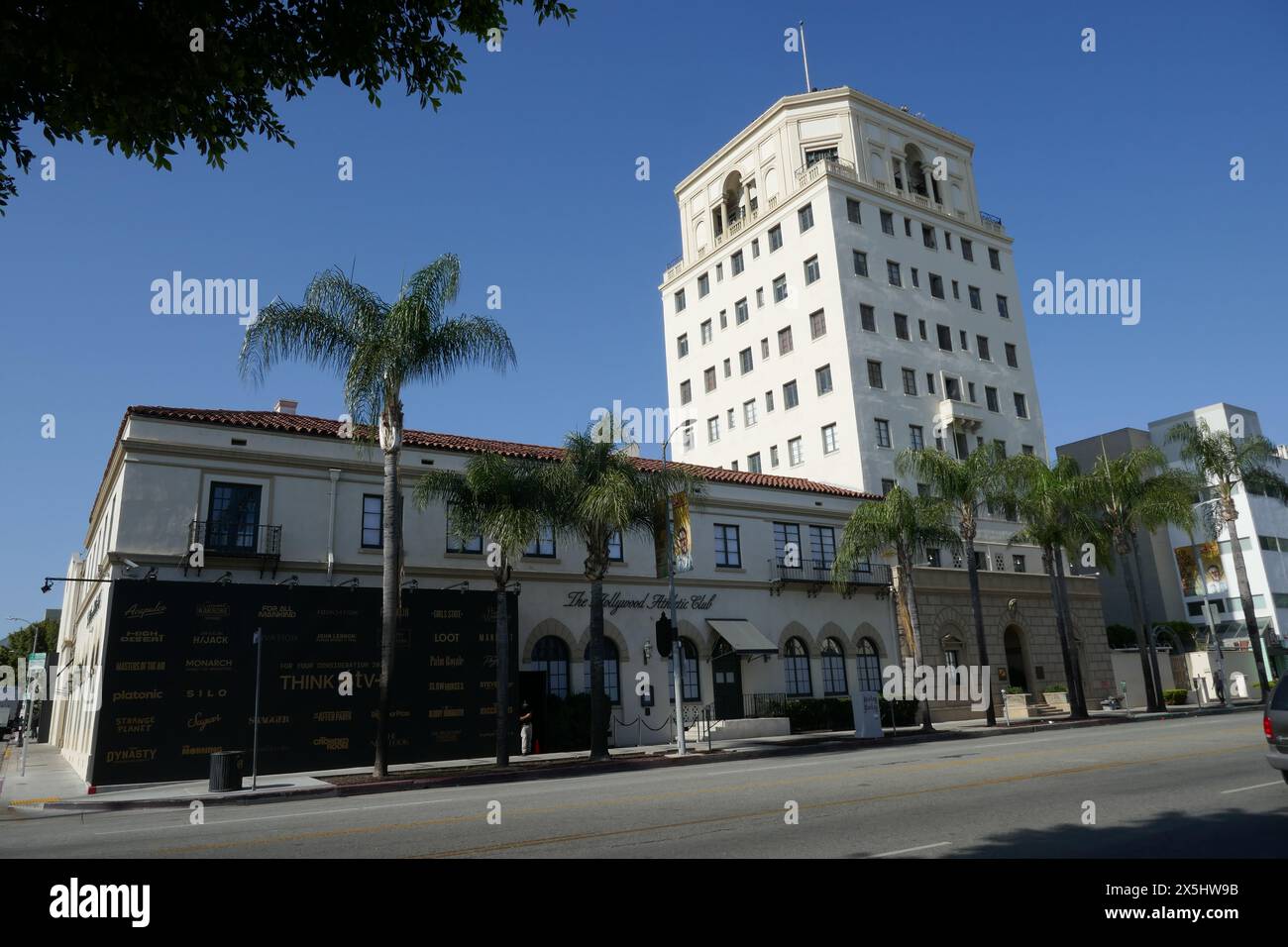 Los Angeles, Kalifornien, USA 9. Mai 2024 Hollywood Athletic Club, zu dem Charlie Chaplin, Errol Flynn, John Wayne, Walt Disney, Cecil B. DeMille, Cornel Wilde, Humphrey Bogart, Clark Gable, Howard Hughes, Joan Crawford, Rudolph Valentino, Mae West und viele andere, am 9. Mai 2024 am 6525 Sunset Blvd in Los Angeles, Kalifornien, USA. Foto: Barry King/Alamy Stock Photo Stockfoto