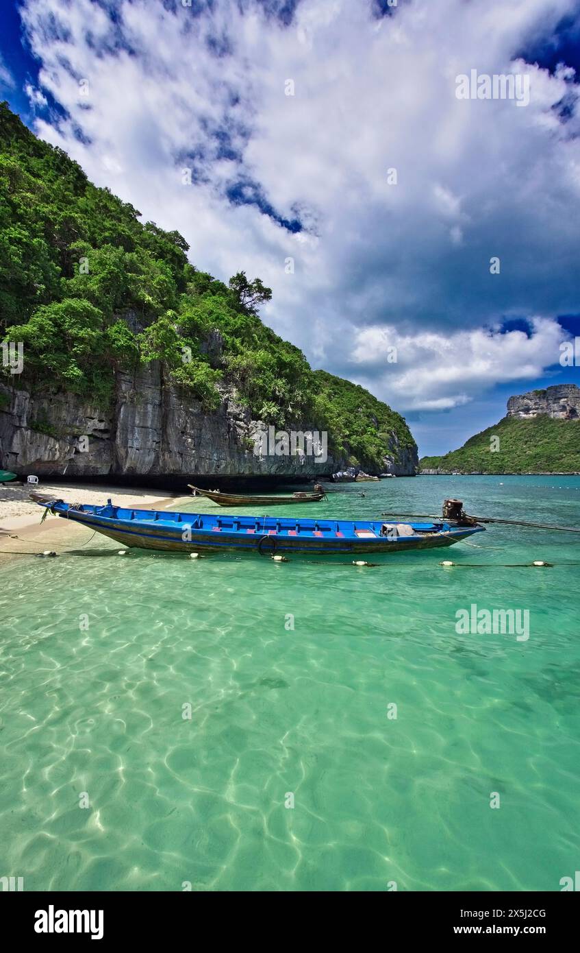 Thailand, MU KOH ANGTHONG National Marine Park, lokale Holzfischboote in der Talay Nai Lagune Stockfoto