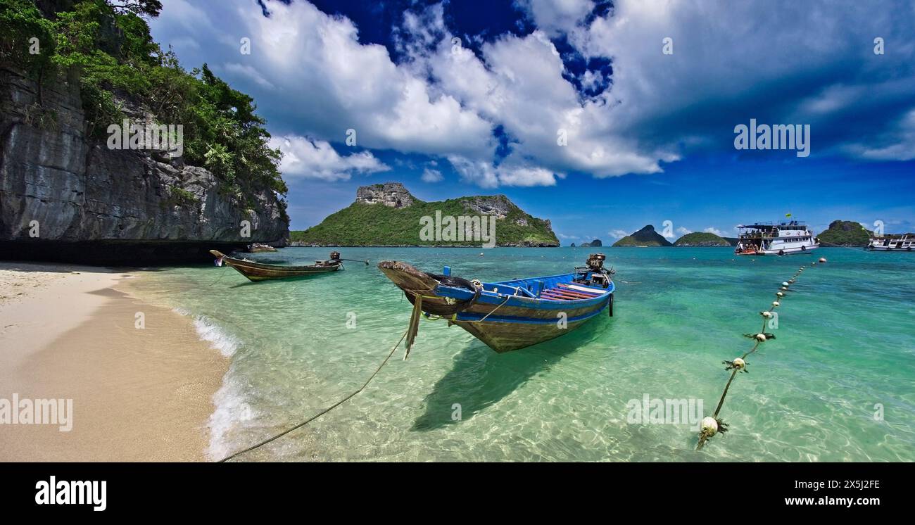 Thailand, MU KOH ANGTHONG National Marine Park, lokale Holzfischboote in der Talay Nai Lagune Stockfoto