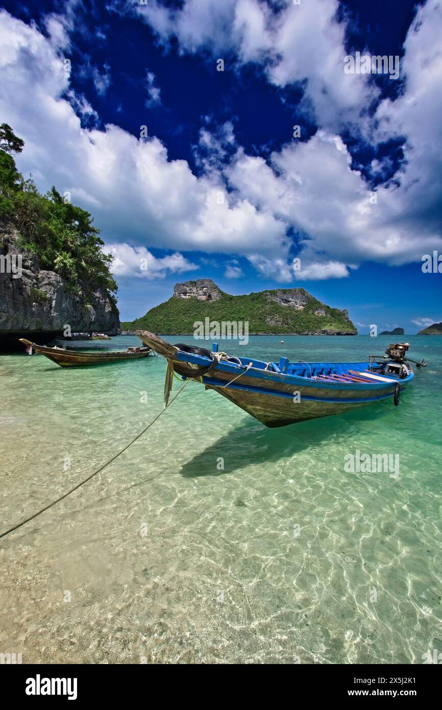 Thailand, MU KOH ANGTHONG National Marine Park, lokale Holzfischboote in der Talay Nai Lagune Stockfoto